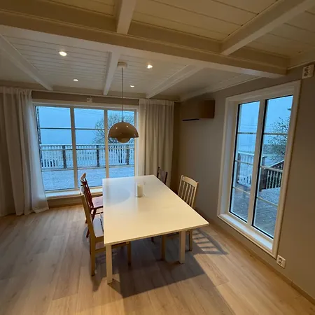 Ihugas - A Modern Family Close To The Sea *